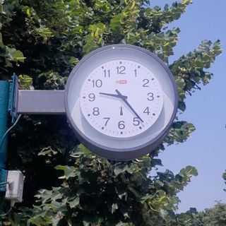 Nuovi orologi nelle vie della città