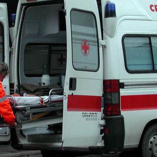 Furgone fuori strada tra Orfengo e Cameriano, traffico rallentato tra Vercelli e Novara