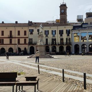«Piazza Cavour, le plance non sono intoccabili»: Fratelli d'Italia, Forza Italia e Lega replicano al Pd