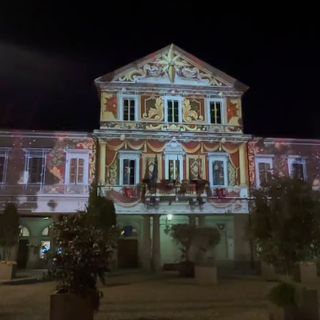 Giochi di luce e videomapping accendono piazza del Municipio