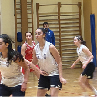 Una fase della partita di domenica al Piacco