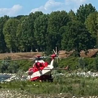 Ragazzina in difficoltà nelle acque del fiume Sesia: padre e zio annegano nel tentativo di soccorrerla