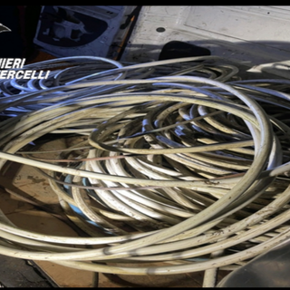 Sorpresi di notte con il Doblò carico di rame rubato: due arresti