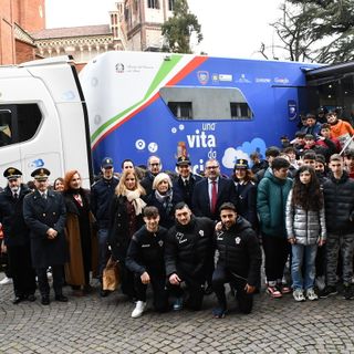 Le insidie di una &quot;Vita social&quot;: la campagna della Polizia di Stato arriva a Vercelli