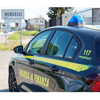 Autofficina abusiva: la Finanza sequestra le attrezzature. Guai in vista per il titolare