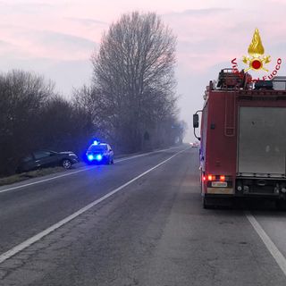 Auto fuori strada a Palazzolo