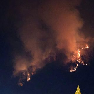 Fiamme nei boschi di Camasco