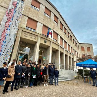 "Questo non è amore": al liceo Scientifico la campagna della Polizia di Stato