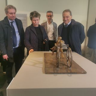 Daniele De Luca, Giulia Manzù e il sindaco Corsaro alla mostra