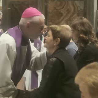 Strage di Brandizzo, l'abbraccio dell'arcivescovo ai parenti delle vittime