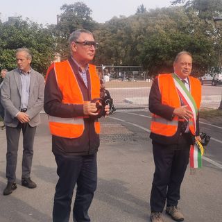 Via il catrame da viale Garibaldi, parte il cantiere che trasformerà la «passeggiata» dei vercellesi - FOTO E VIDEO