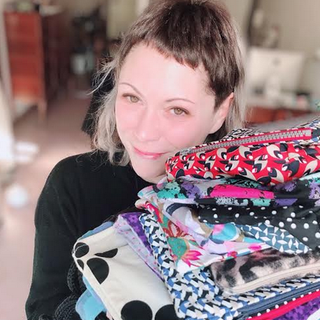 Un giorno entrò in scena la macchina da cucire