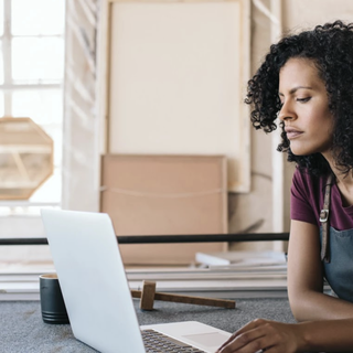 Amazon a sostegno delle giovani donne STEM