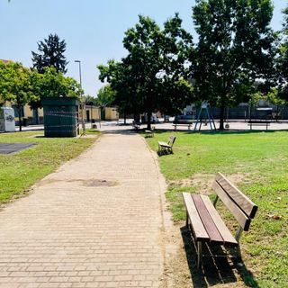 Parco dell'Isola: riparate le panchine, ora tocca alla rete del campo di basket