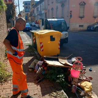 Altra discarica in strada: controlli in via Ariosto - foto