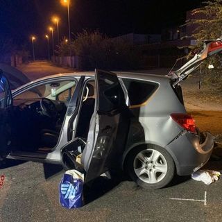 Scontro tra due auto, una donna in ospedale e disagi al traffico