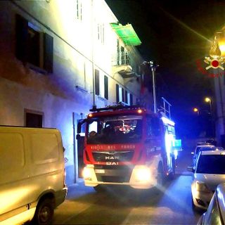 Incendio in un alloggio di via Mombarone