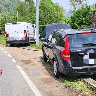 Fuori strada con l'auto trancia i tubi del gas: ingente perdita di metano