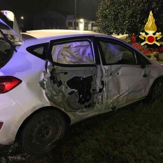 Trino: incidente alla rotonda per Camino