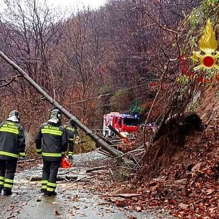 La pioggia causa i primi danni: smottamento nei pressi di Valduggia