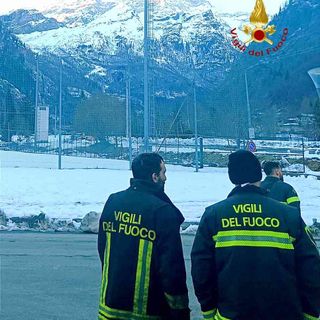 Braccio incastrato nel canale di scolo della piscina: paura per un ragazzino