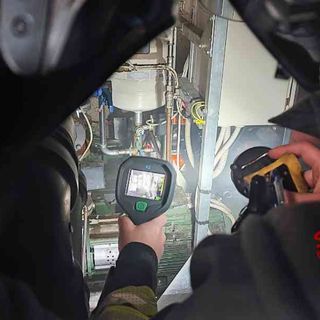 Principio di incendio in un locale di servizio del centro commerciale