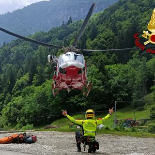 Maltempo in Valsesia, 13 escursionisti evacuati con il Drago dei Vigili del Fuoco