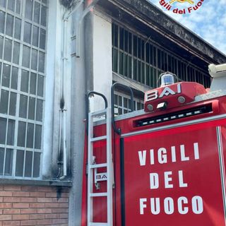 Caresanablot, incendio alla linea elettrica