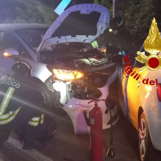 Scontro a Quinto: conducente ferita e incastrata nell'auto - foto