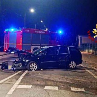 Incidente nella notte: tre persone coinvolte