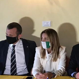 Delmastro e Pozzolo con, al centro, Elena Chiorino