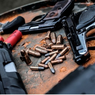 Una carabina sequestrata e ritirate 125 armi