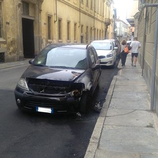 Incendiata un'altra auto: in via Dante