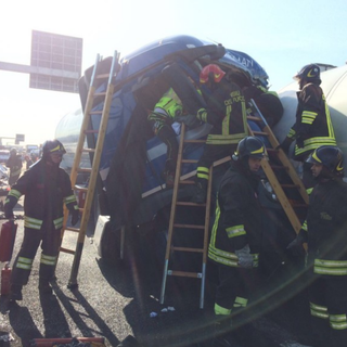 Incidente in autostrada tra mezzi pesanti - la fotogallery