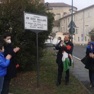 L'omaggio di Vercelli a Ezio Ballarè, il "dottore in lambretta"