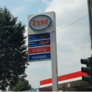 Caro Benzina, il ministro Giovannini a Torino: "Nuovi tagli alle accise? La valutazione è in corso"