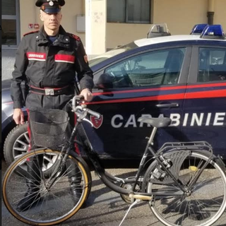 Urli, schiamazzi e furto in corso Libertà: nei guai 5 "fracassoni"