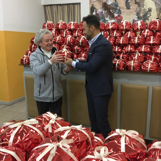 Centinaia di panettoni per la mensa dei poveri