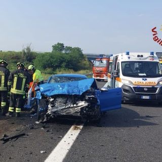 Schianto sulla A26: un ferito grave e autostrada chiusa per 45 minuti