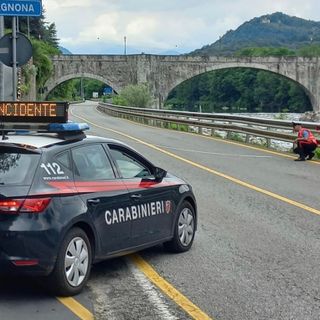 Ubriaco al volante, investe un pedone e fugge