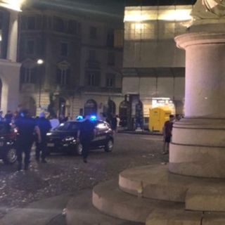 Ubriaco, dà in escandescenze in piazza. E al Pronto soccorso sferra un pugno all'infermiera