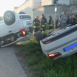 Tremendo botto tra auto: due feriti - foto