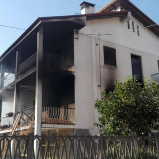 L'edificio danneggiato dall'incendio