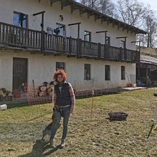 La storia di Cristina: «Facevo la parrucchiera, ora allevo capre nelle vallate dell’Elvo»