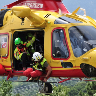 Quattro motociclisti feriti in un incidente, due sono in codice rosso