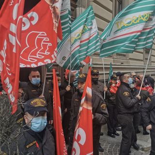 Protestano gli agenti della Fidelitas: manifestazione in Prefettura