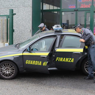 Sequestrati 100 mila prodotti pericolosi e nocivi: maxi multa al commerciante che lo vendeva