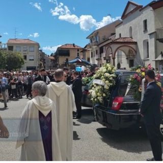 Amici nella vita, uniti nell'ultimo saluto: addio a Raffaele e Carmine morti a Busonengo