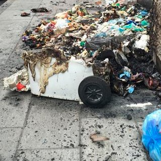 Cassonetti incendiati: le telecamere hanno ripreso qualcuno?