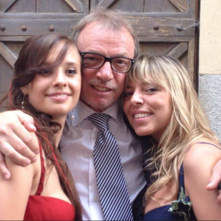 Luciano Bellan insieme alle figlie Violante e Margherita (da Facebook)